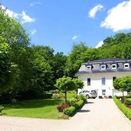 Weisses-haus-am-kurpark-fewo-gartenblick * Quedlinburg
