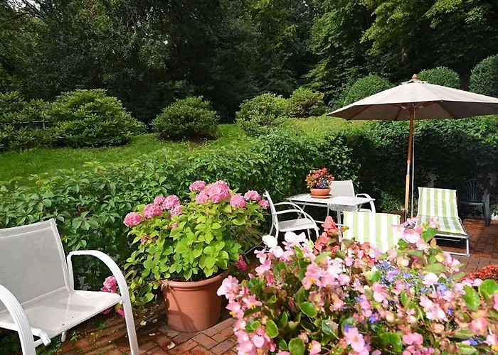 Weisses-haus-am-kurpark-fewo-gartenblick