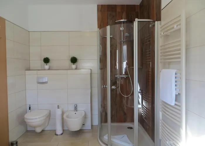 Weisses-haus-am-kurpark-fewo-gartenblick Lägenhet *